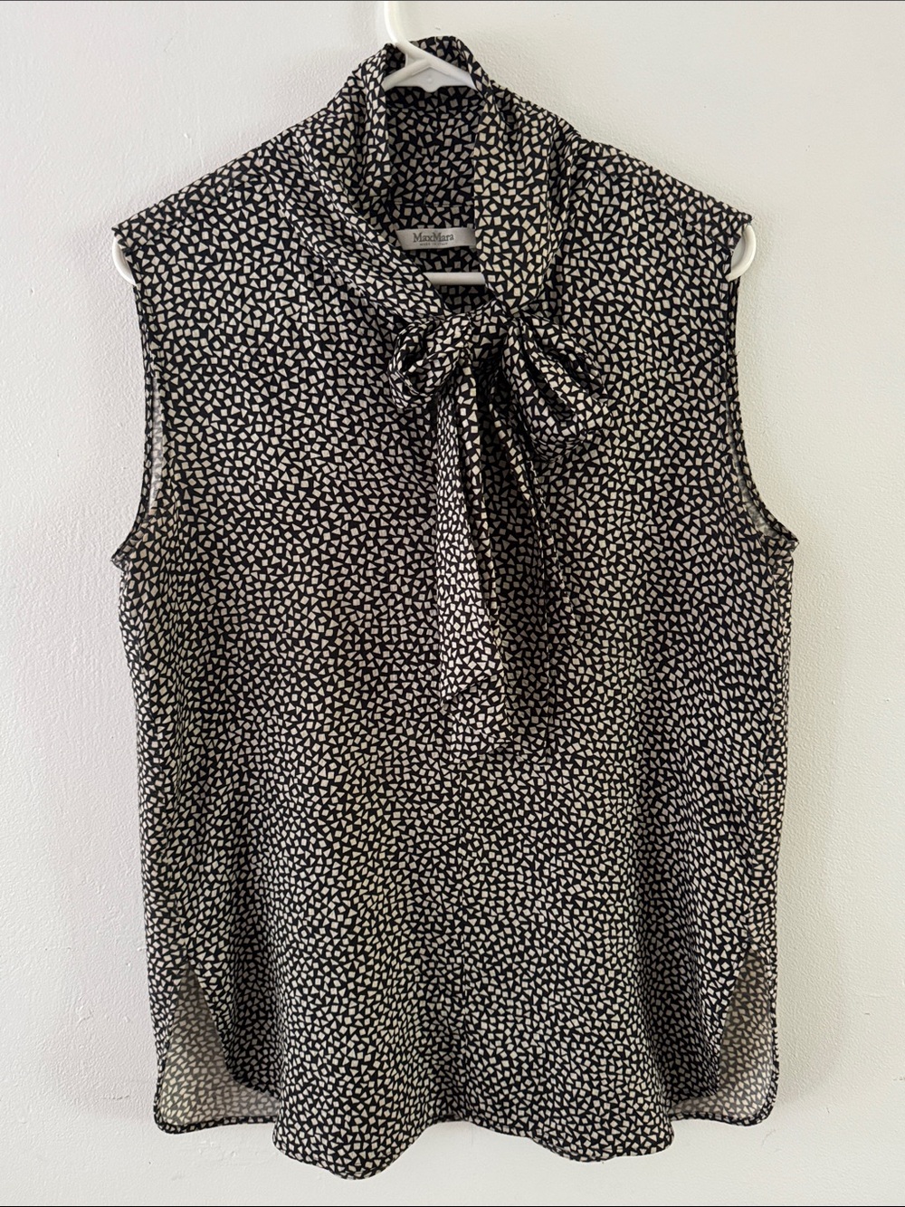 MaxMara Black and White Silk Sleeveless Bow-Neck Blouse Sz L